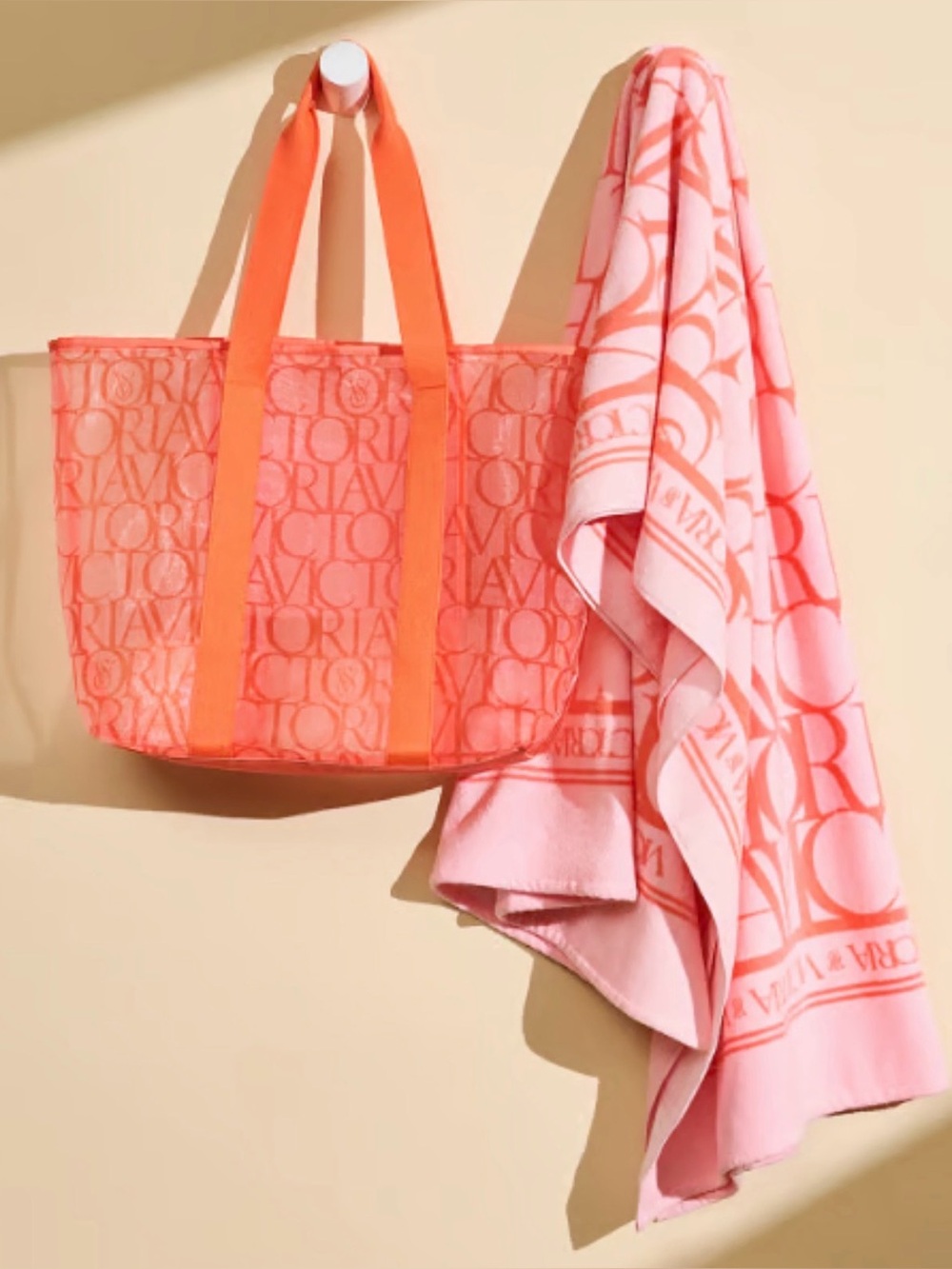 Victoria’s Secret Tote Towel Set New in Package NWT + Free Gift